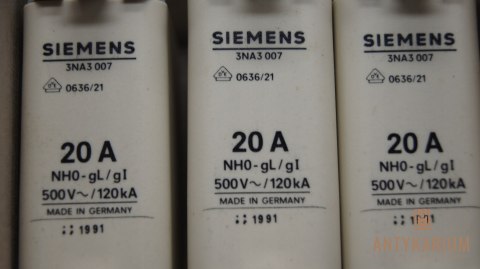 Wkładka bezpiecznikowa 3 sztuki 20A NH0 3NA3007 Siemens