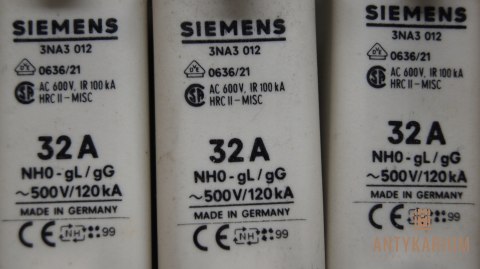 Wkładka bezpiecznikowa 3 sztuki 32A NH0 3NA3012 Siemens