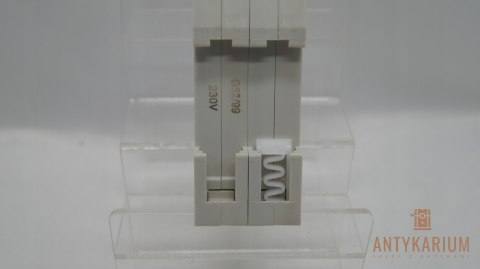 Wyłącznik zdalny bistabilny 3-pol 16A 5TT5 537 Siemens Wyłącznik zdalny bistabilny 3-pol 16A 5TT5 537 Siemens