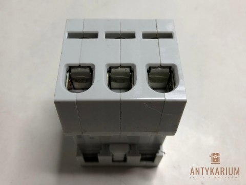 Bezpiecznik 40A Siemens Nadprądowy Wyłącznik 5TE7 413 Bezpiecznik 40A Siemens Nadprądowy Wyłącznik 5TE7 413