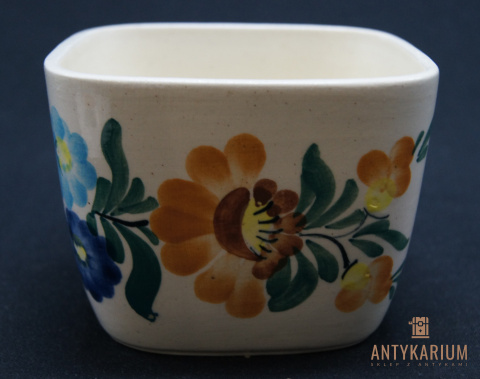 Pojemnik ceramiczny Włocławek .Błaszczyk. Pojemnik ceramiczny Włocławek .Błaszczyk.