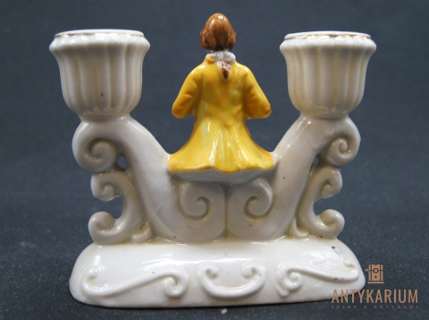 Porcelanowy świecznik z figurką z porcelany