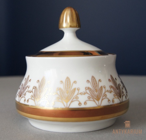 Porcelanowy zestaw do herbaty bogato złocony