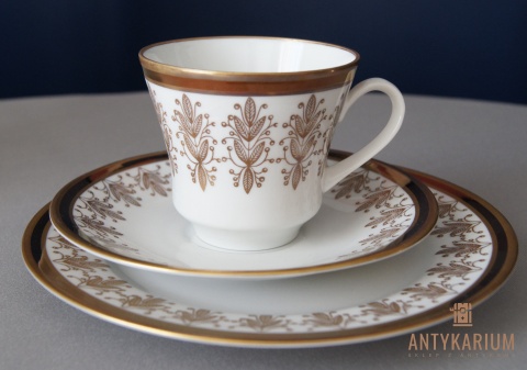 Porcelanowy zestaw do herbaty bogato złocony