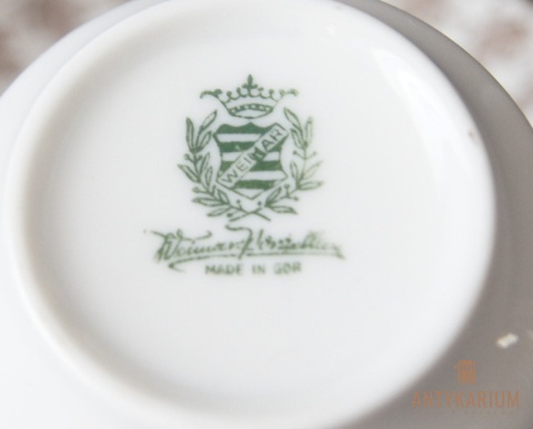 Porcelanowy zestaw do herbaty bogato złocony