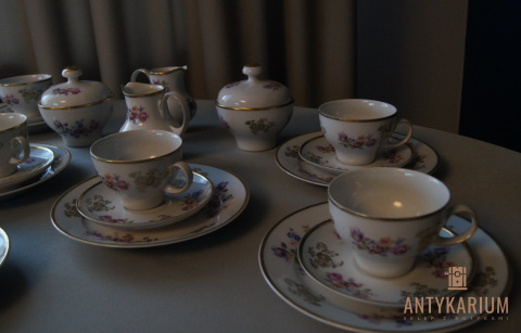 Porcelanowy zestaw do kawy w kwiaty Porcelanowy zestaw do kawy w kwiaty