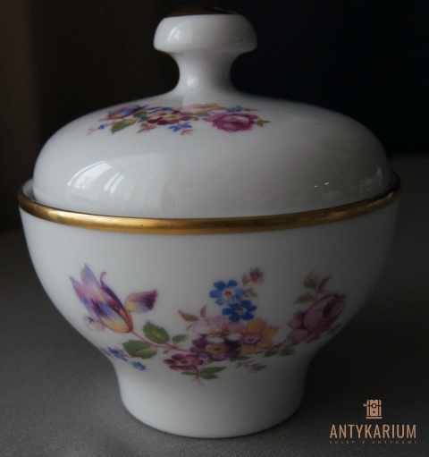 Porcelanowy zestaw do kawy w kwiaty Porcelanowy zestaw do kawy w kwiaty