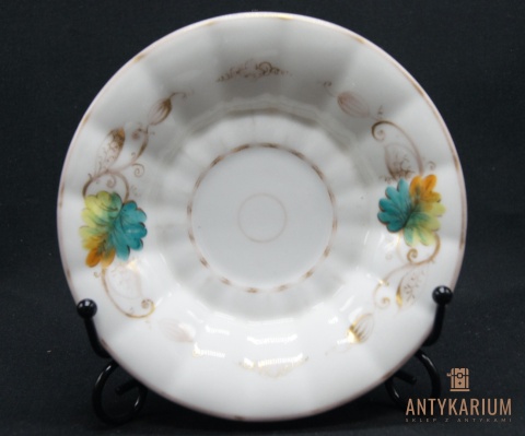 Stara filiżanka biała porcelana 200ml