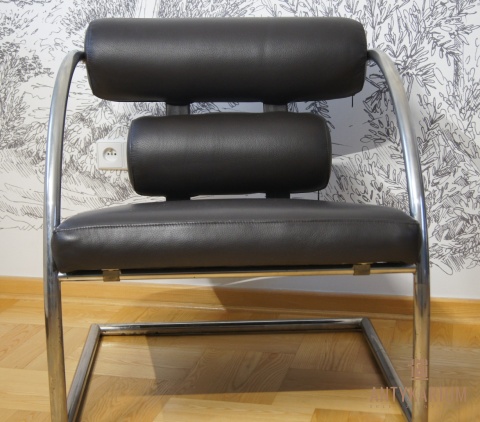 Skórzane dwa fotele Bauhaus z ramami pokrytymi chromem.