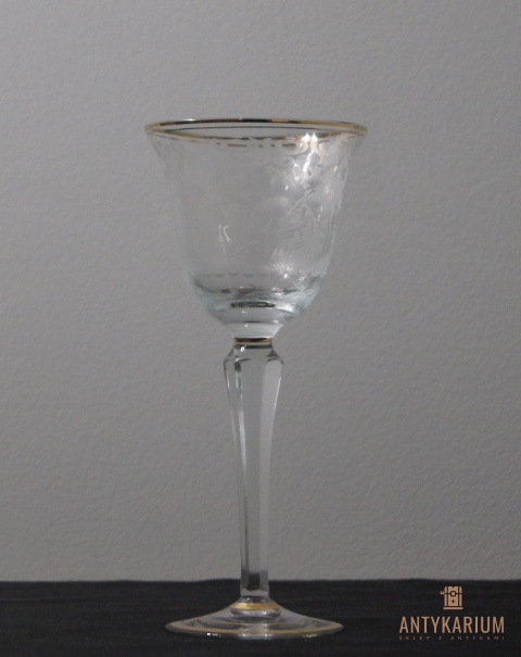 Stary kryształowy kielich do wina sceny z polowania