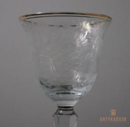 Stary kryształowy kielich do wina sceny z polowania