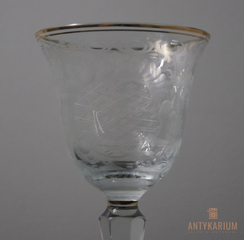 Stary kryształowy kielich do wina sceny z polowania