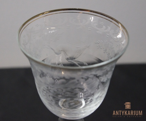 Stary kryształowy kielich do wina sceny z polowania