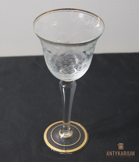 Stary kryształowy kielich do wina sceny z polowania