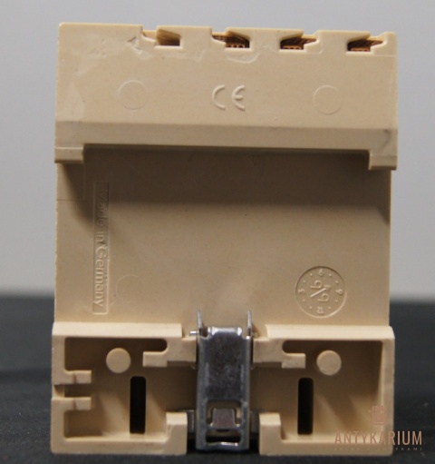 Wyłącznik Róż-prądowy 63A 4POL 300ma 5SM1 646-8 Siemens