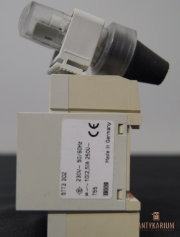 Wyłącznik czasowy Siemens 5TT3 302 do świetlówek