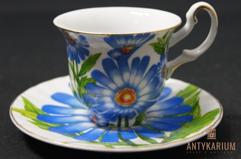 Filiżanka porcelana bogato zdobiona kwiaty