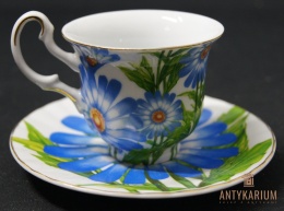 Filiżanka porcelana bogato zdobiona kwiaty