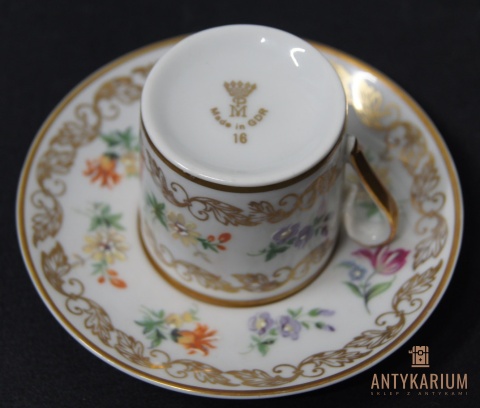 Filiżanka porcelanowa ręcznie malowanoa lata 50