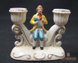 Porcelanowy świecznik z figurką z porcelany