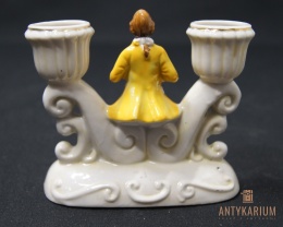 Porcelanowy świecznik z figurką z porcelany