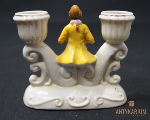 Porcelanowy świecznik z figurką z porcelany