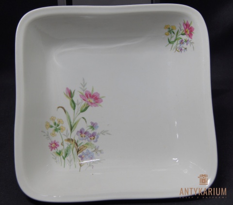 Salaterka półmisek porcelana zdobiona kwiaty.
