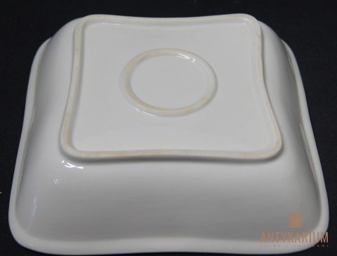 Salaterka półmisek porcelana zdobiona kwiaty.